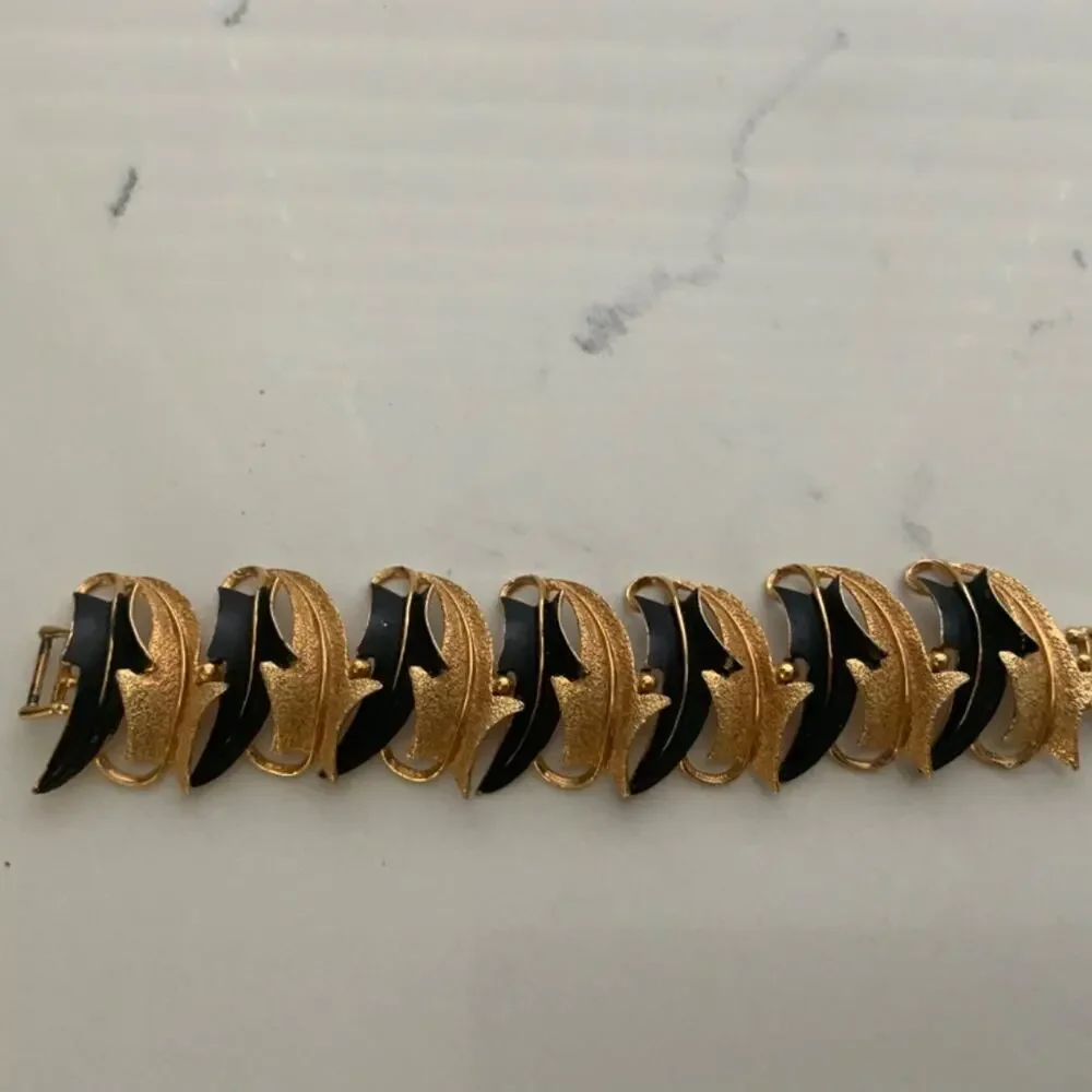 Vintage Signed Mode Art Bracelet